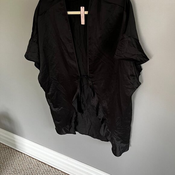 Victoria’s Secret Black Robe One Size NWT - Picture 2 of 9